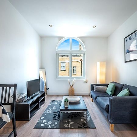 Apartamento One-Bed Flat, Kensington, Bank Payment To The Host Within 24H From The Reservation Londres Exterior foto