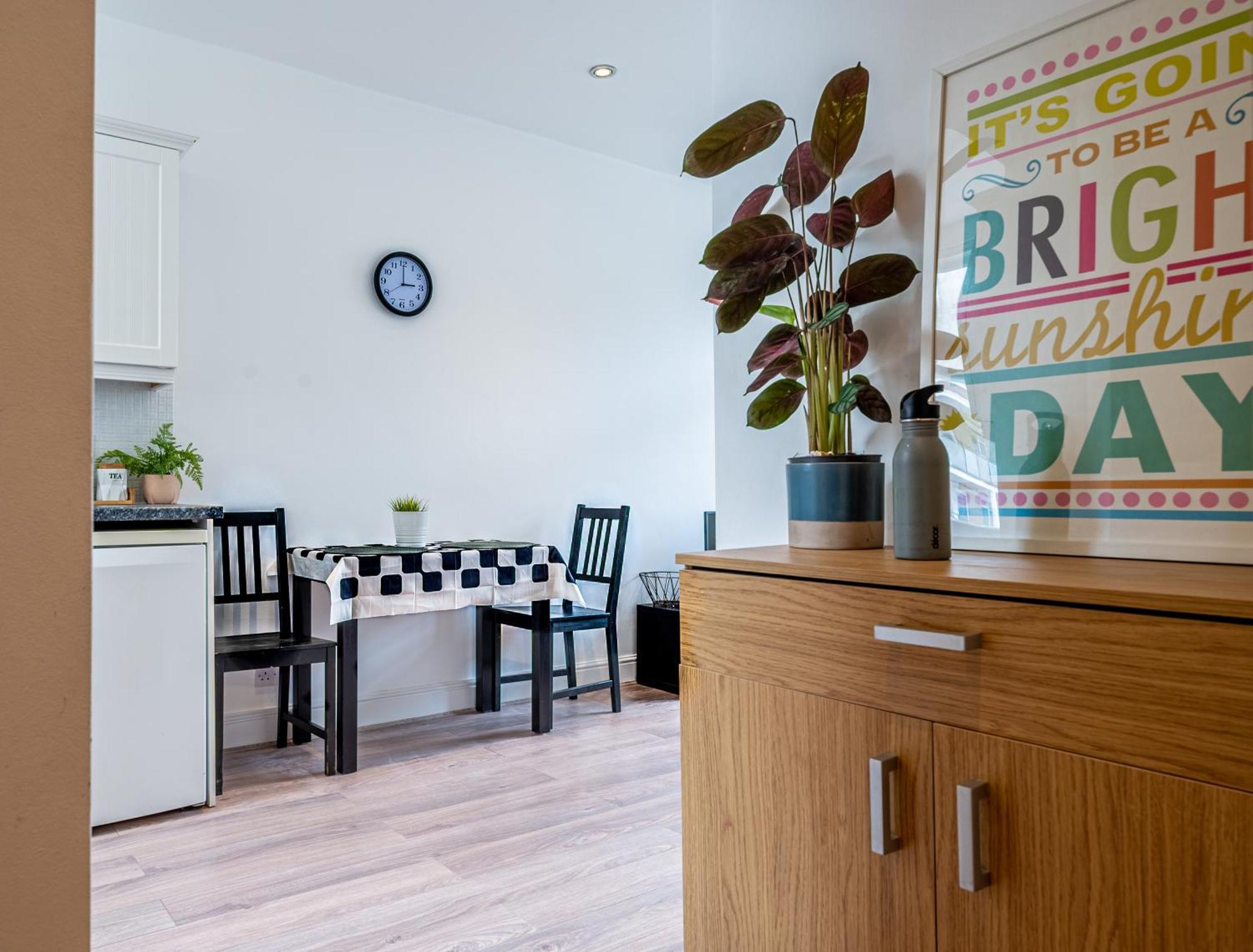 Apartamento One-Bed Flat, Kensington, Bank Payment To The Host Within 24H From The Reservation Londres Exterior foto