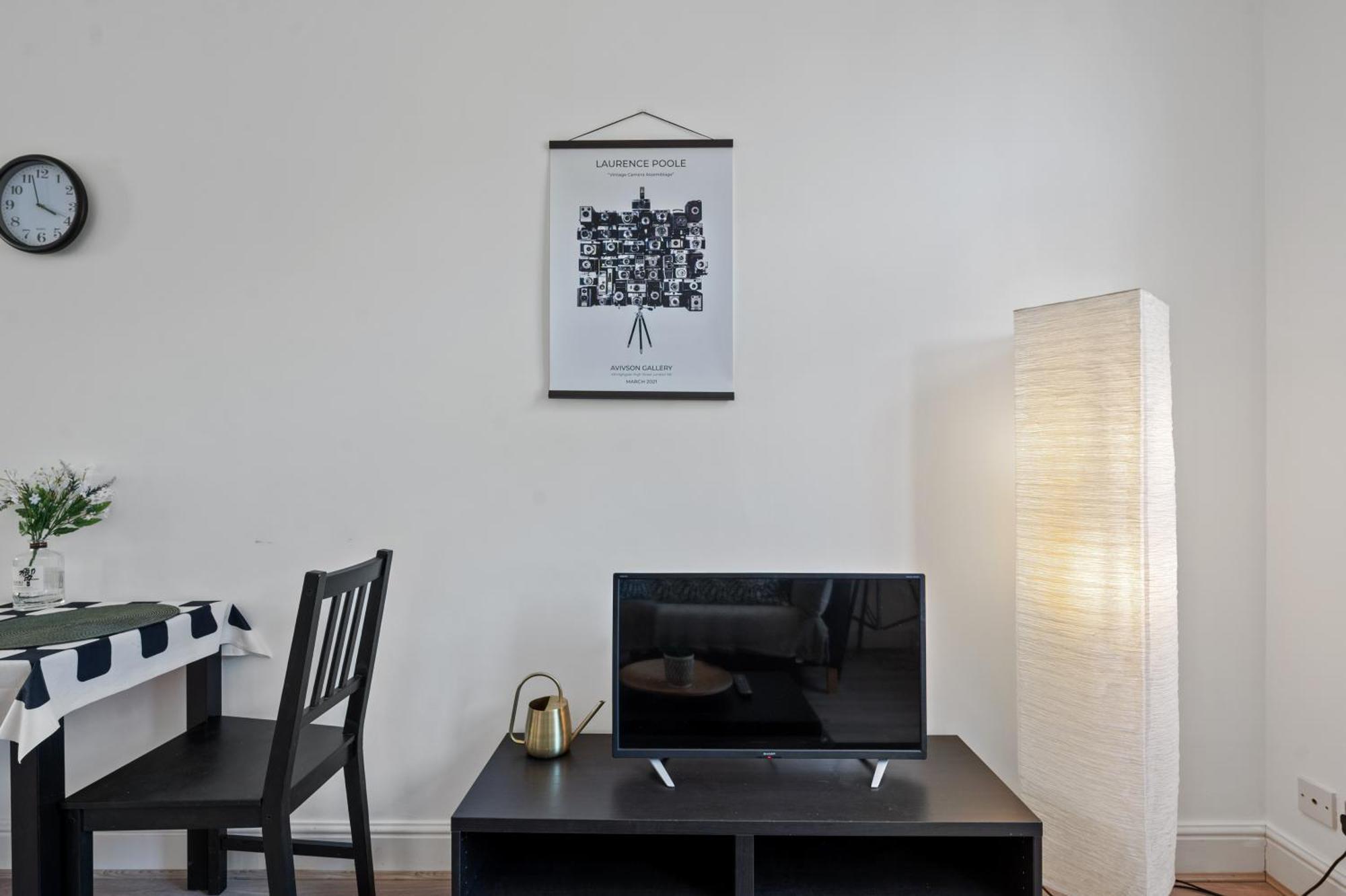 Apartamento One-Bed Flat, Kensington, Bank Payment To The Host Within 24H From The Reservation Londres Exterior foto